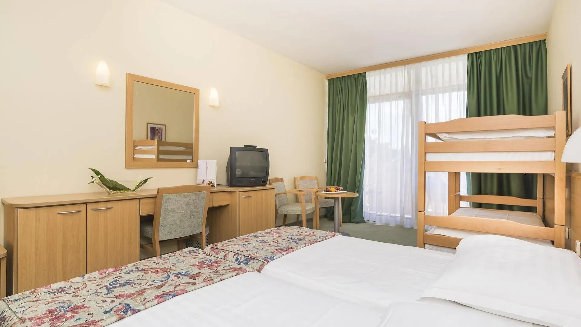 Hotel Aurora Plava Laguna Umag 4*,