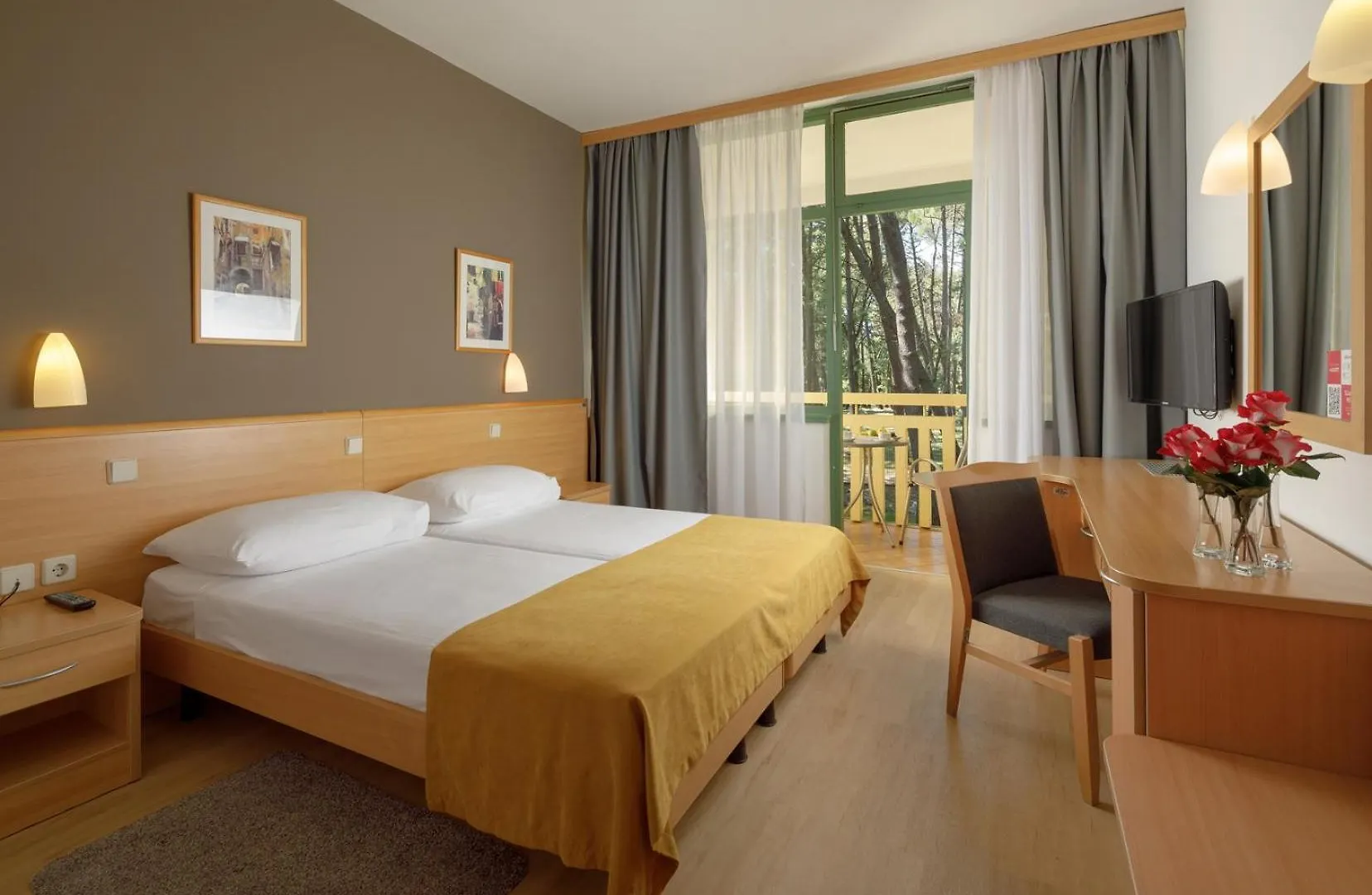 Hotel Aurora Plava Laguna Umag 4*,